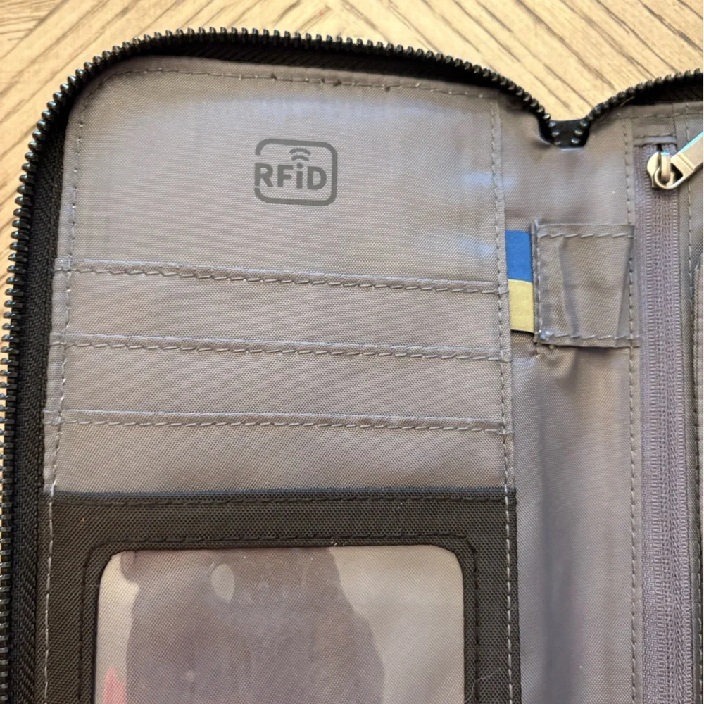 NWOT Men's Black RFID Travel Wallet